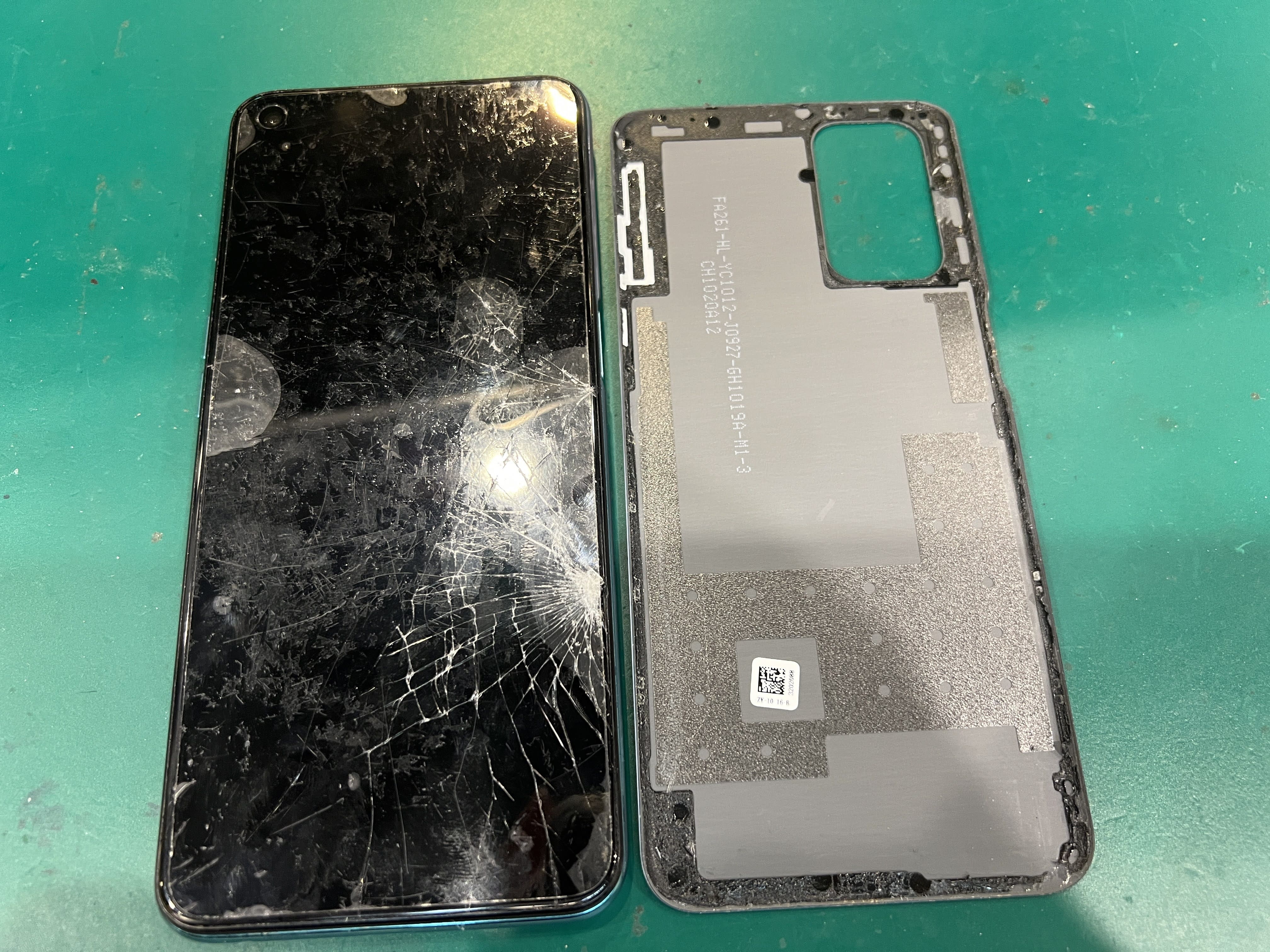 OPPO A54（オッポ）の画面が割れてしまい、画面表示も不可に！データそのままで修理致します！